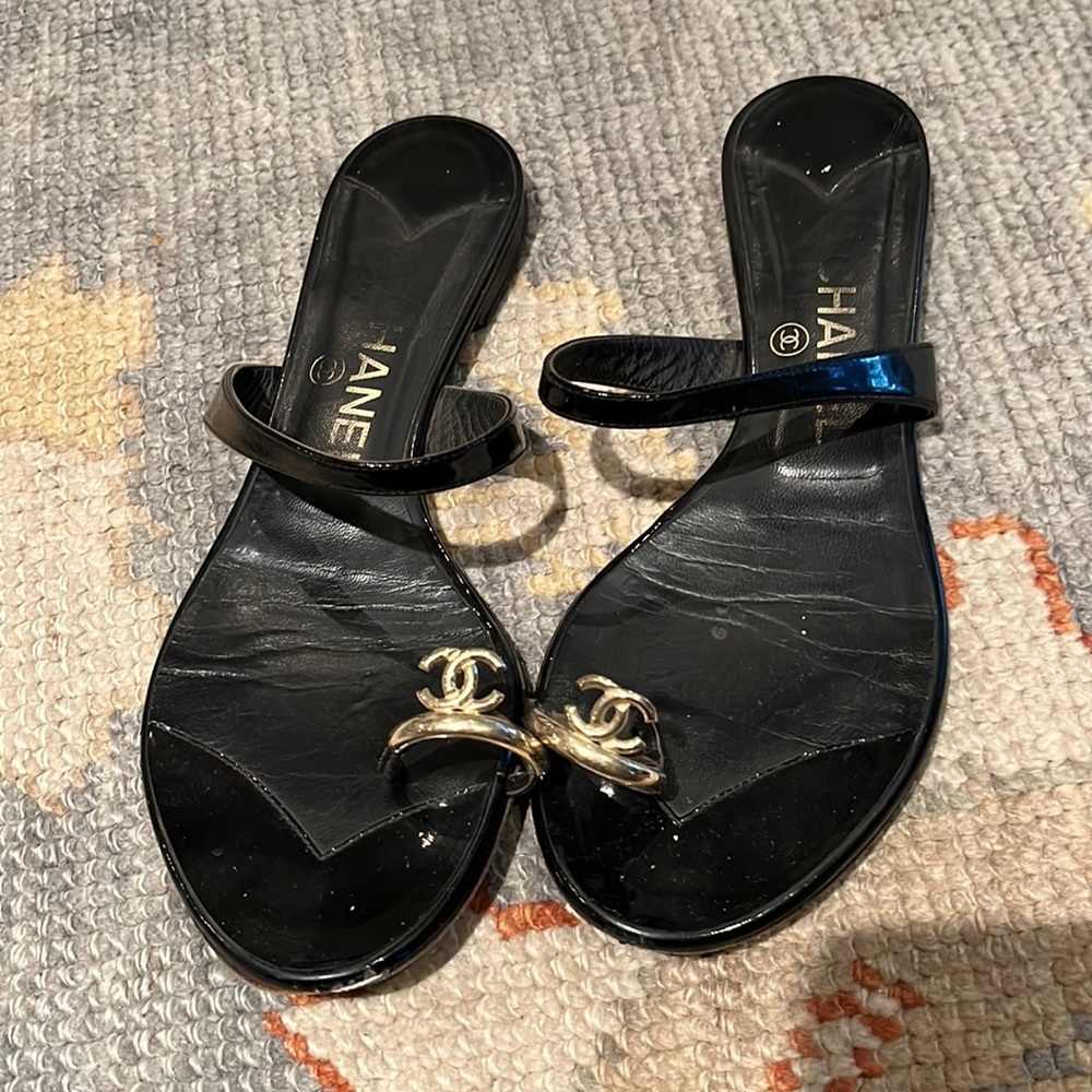 Chanel black patent sandal - with gold toe ring